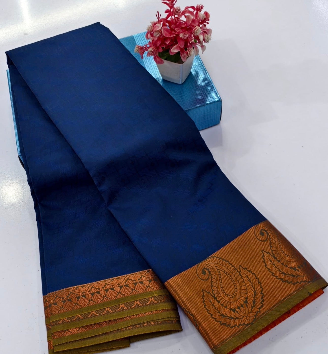 Apoorva pattu